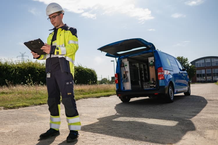 EWE-NETZ-Mitarbeiter beim Außeneinsatz